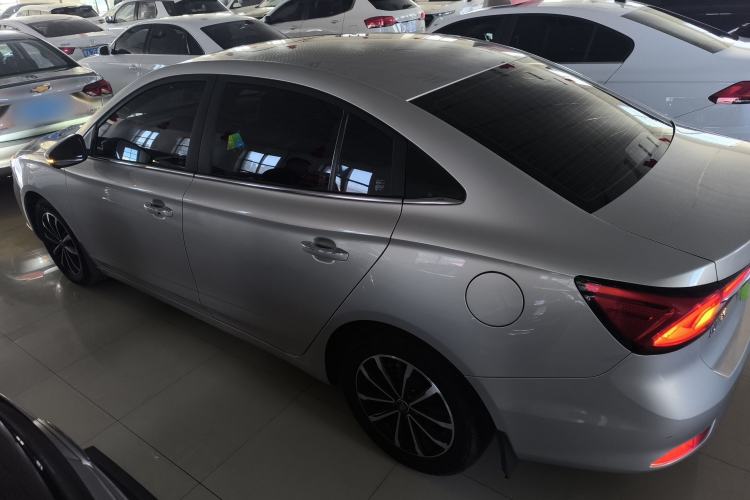 Used Roewe i5 2020 1.5L Automatic 4G Connect Luxury Flagship Edition
