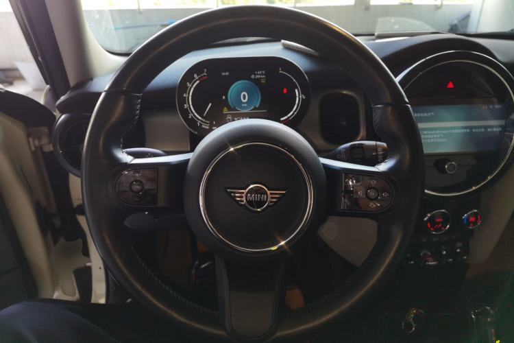 Used  MINI 2022 1.5T COOPER Classic Edition Five-Door Version
