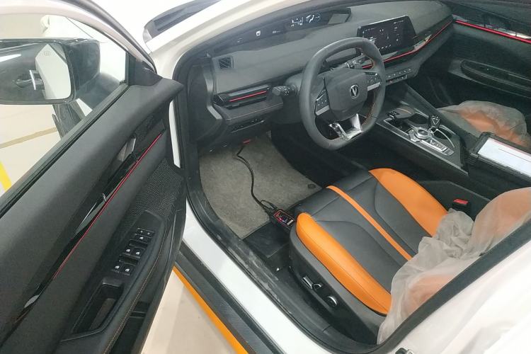 Used Changan UNI-V 2025 1.5T 500Bar Prestige Sporty Version