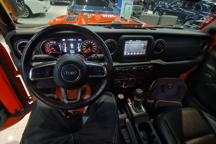 Used  Wrangler 2019 2.0T Sahara Four-Door Version China VI Emission Standard
