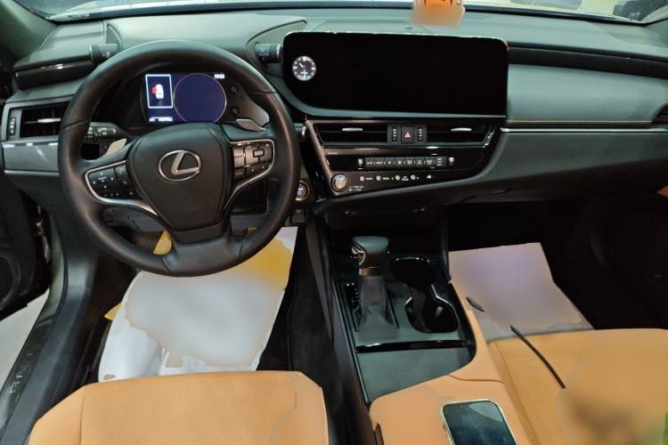 Used Lexus ES 2022 300h Excellence Edition
