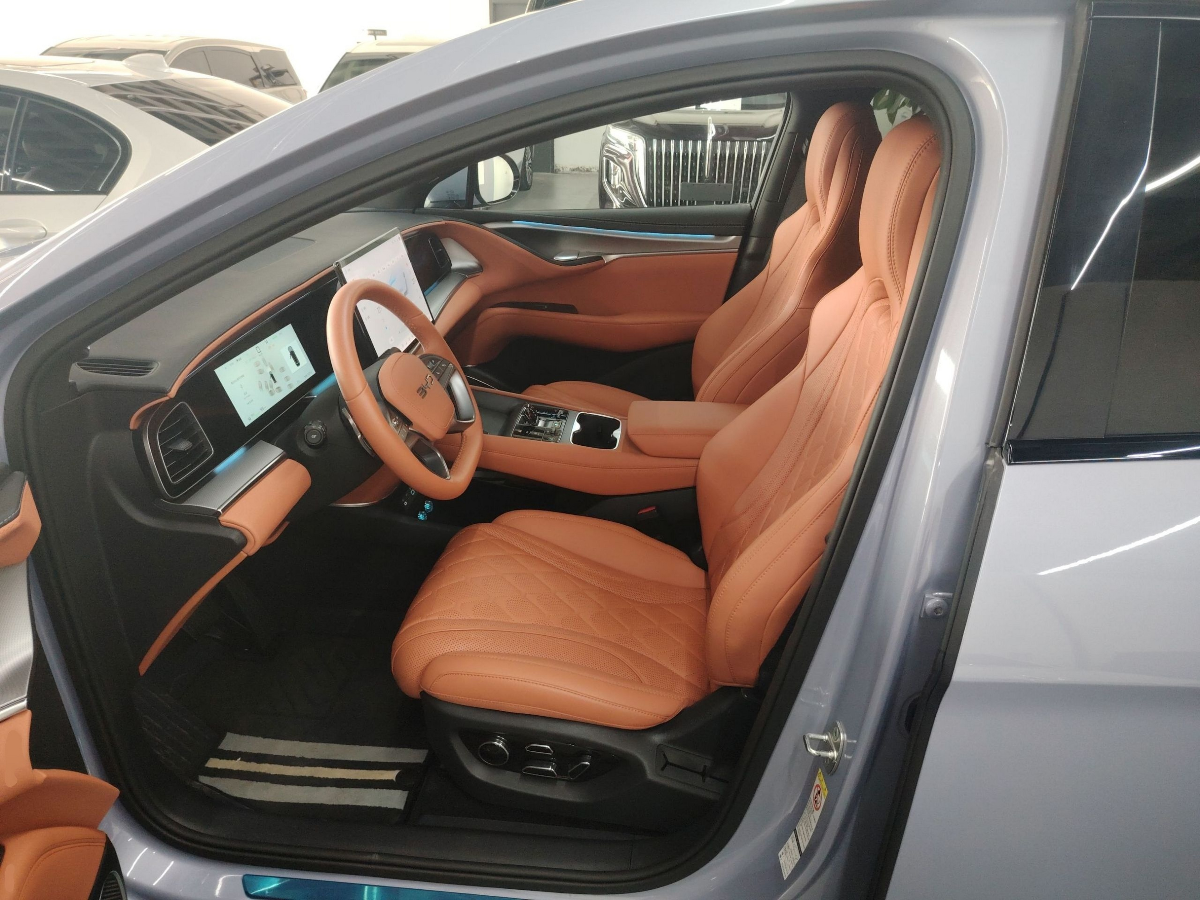 Переднее сиденье в автомобиле