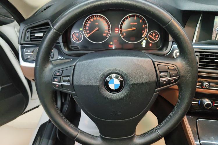 Used BMW 5 Series 2014 520i Elegant Edition
