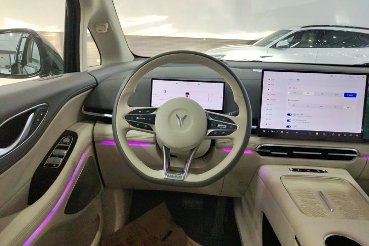 Used VOYAH Dream 2025 PHEV Four-Wheel Drive Prestige Kunpeng Edition
