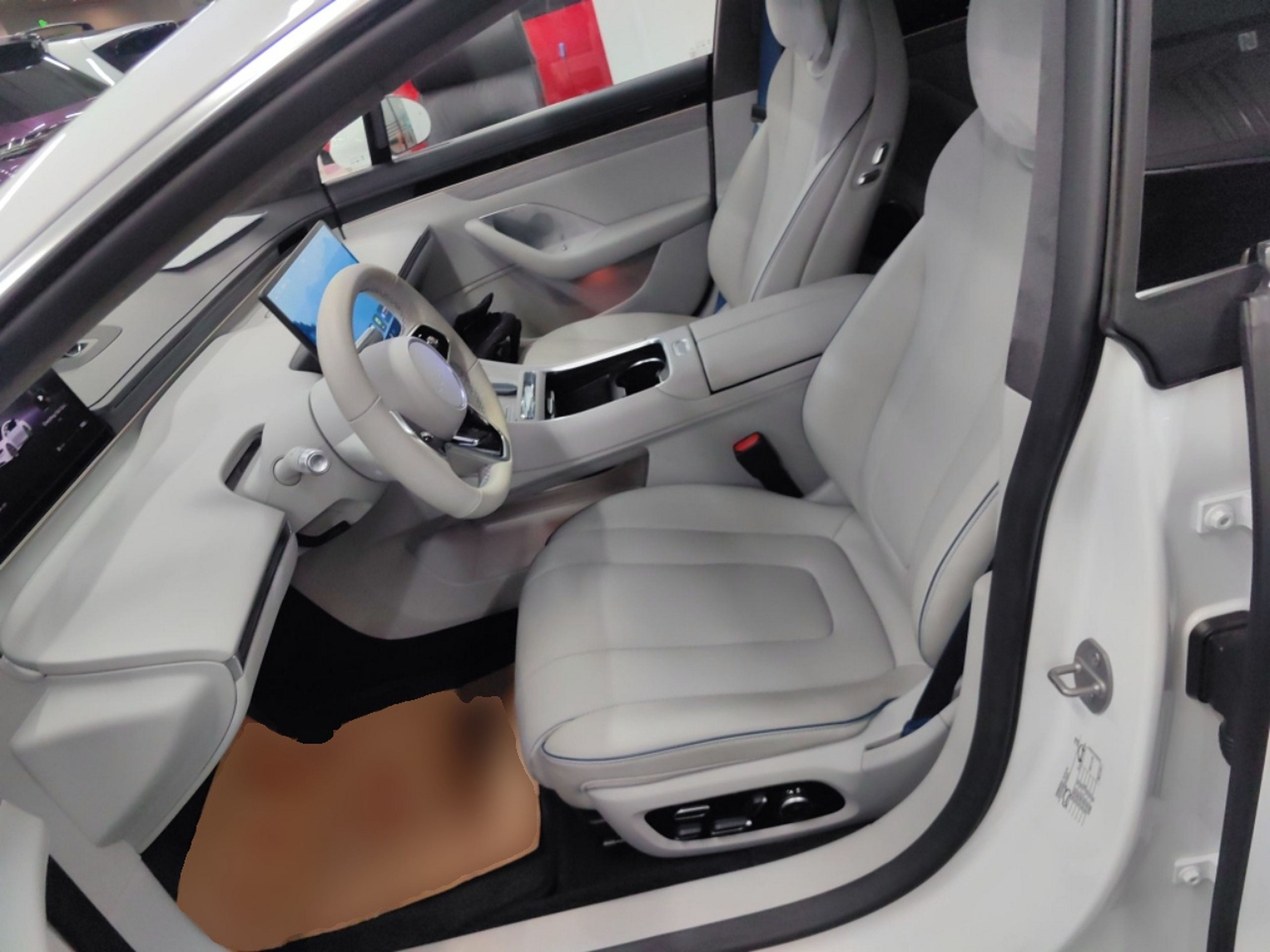 Переднее сиденье в автомобиле