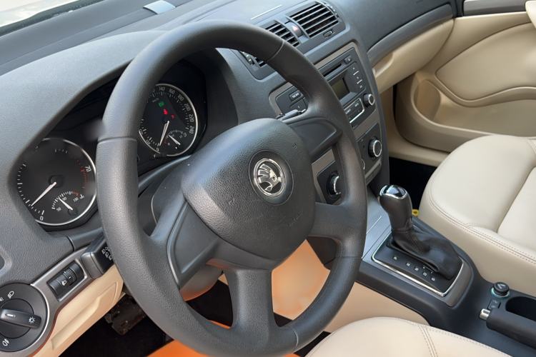 Used Skoda Octavia 2015 Classic Model 1.6L Automatic Yijie Version
