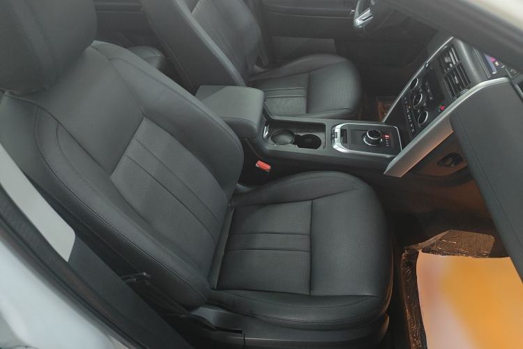 Used Land Rover Discovery Sport 2019 240 PS SE Version China VI Standard
