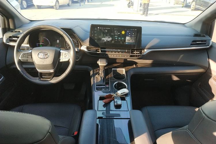 Used Toyota Sienna 2024 2.5L Hybrid Four-Wheel Drive Prestige Edition