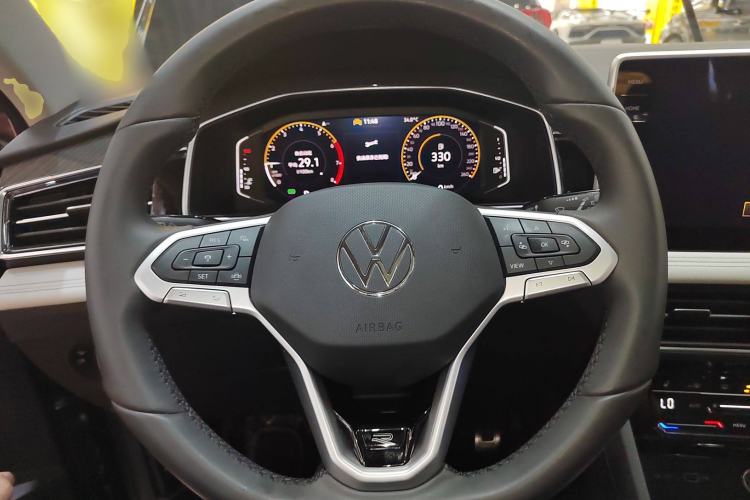 Used Volkswagen Tiguan L 2024 Outstanding Model 330TSI Automatic Two-Wheel Drive R-Line Dragon Glory Edition