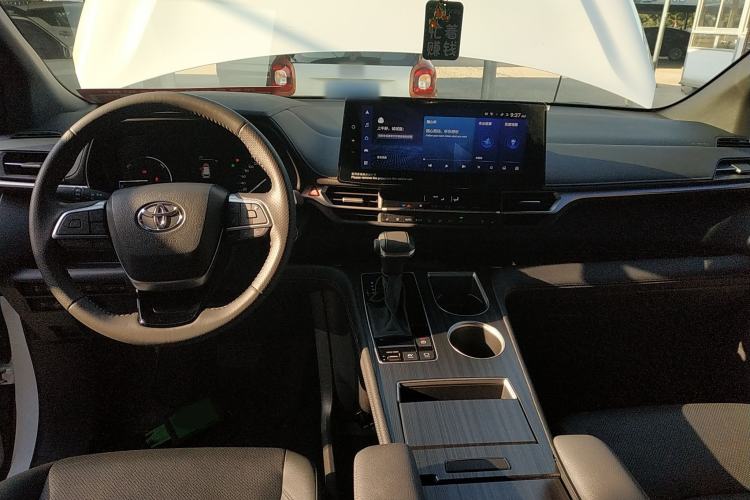 Used Toyota Sienna 2023 2.5L Hybrid Deluxe Edition
