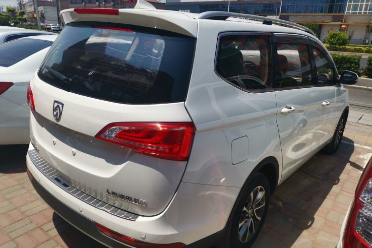 Used Baojun 730 2017 1.5T DCT Flagship Model 7 Seats China V Emission Standard
