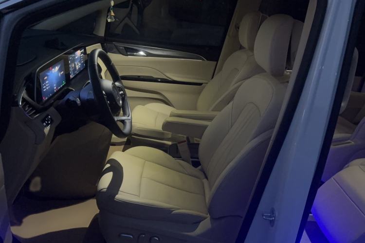 Used Buick GL8 New Energy 2025 Lu Shang Luxury Edition 7-Seater