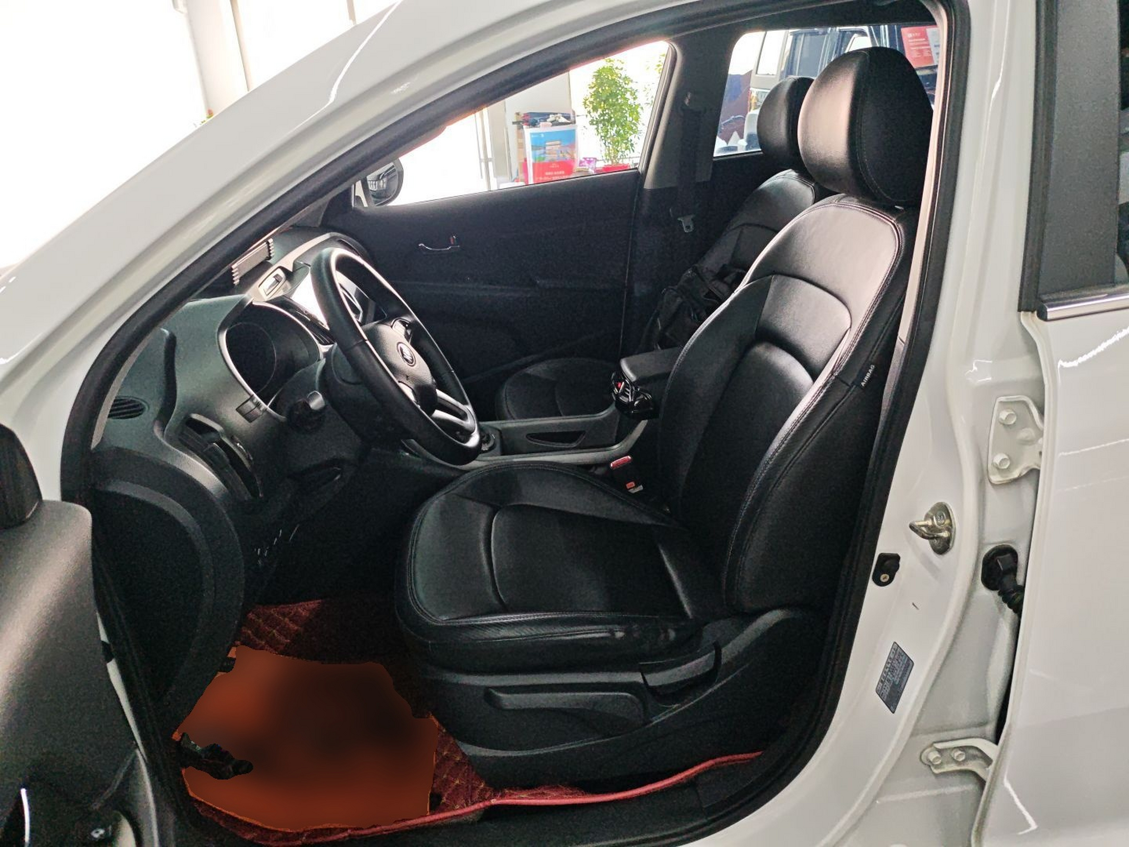 Переднее сиденье в автомобиле