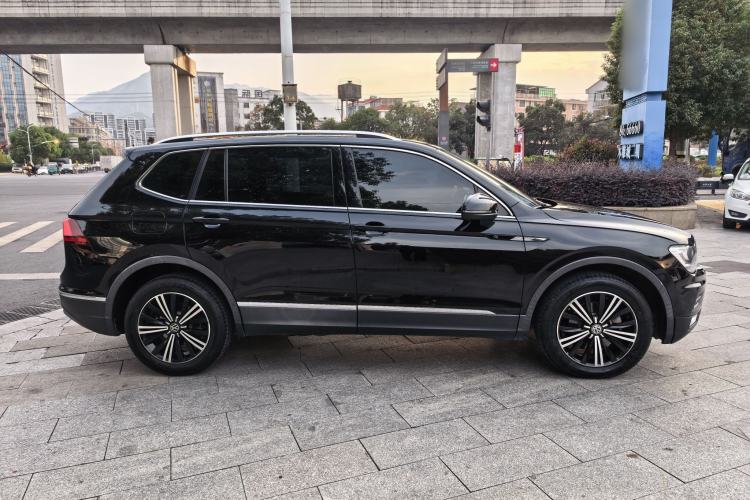 Used Volkswagen Tiguan L 2021 330TSI Automatic Two-Wheel Drive Smart Edition