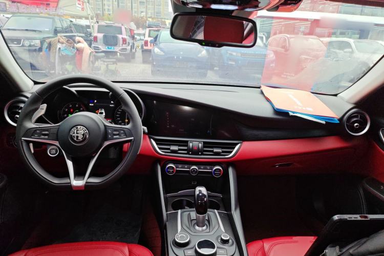 Used Alfa Romeo Giulia 2017 2.0T 280HP Luxury Edition
