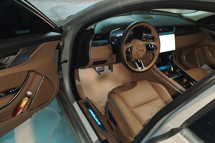 Used Jaguar XFL 2025 Model—2.0T P250, Two-Wheel Drive, Premium Luxury Edition