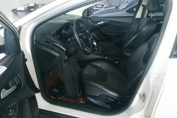 Used Ford Focus 2015 Hatchback 1.6L Automatic Fashion Edition