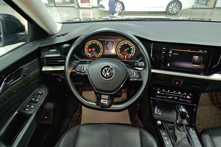 Used Volkswagen Passat 2020 Facelift 330TSI Elite Edition China VI Standard
