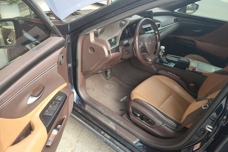 Used Lexus ES 2018 200 Excellence Edition China VI Standard
