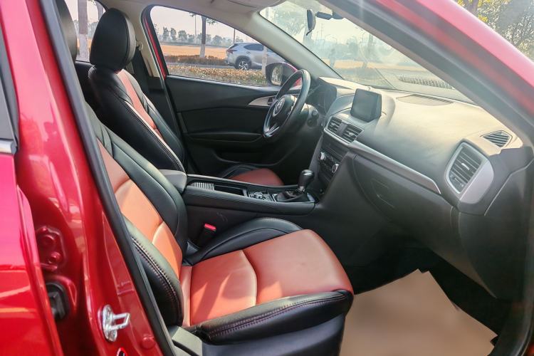 Used Mazda Mazda 3 Axela 2017 Hatchback 1.5L Automatic Luxury Model Emission Standard China V
