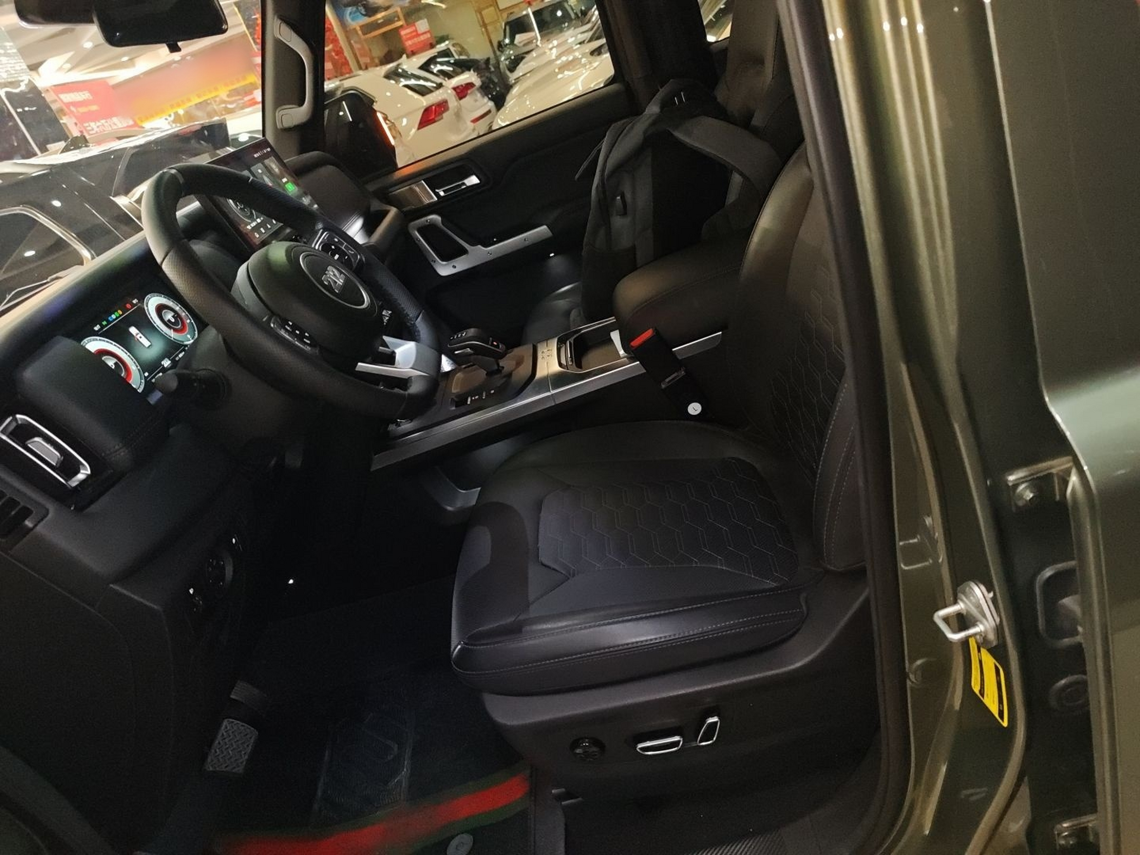 المقاعد الأمامية داخل السيارة