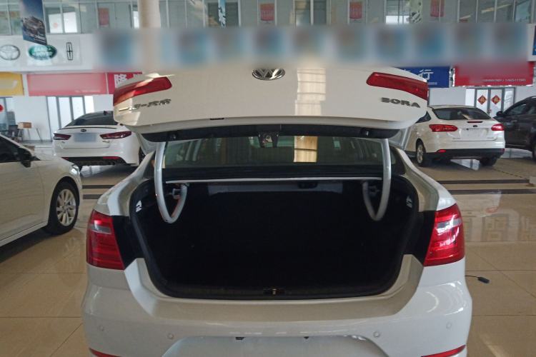 Used Volkswagen Bora 2015 Value Edition 1.6L Automatic Fashion Version
