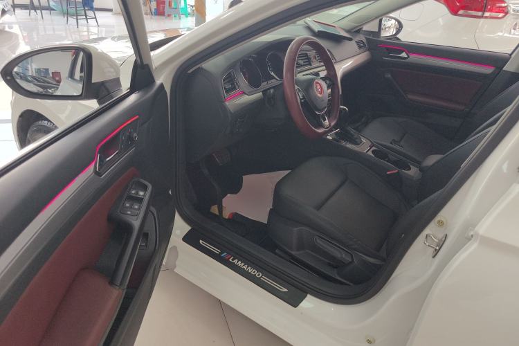 Used Volkswagen Lamando 2015 230TSI DSG Fashion Edition
