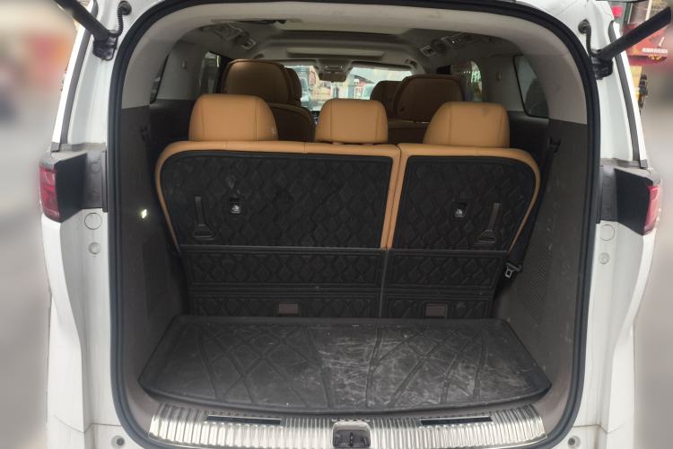 Used Denza D9 2022 DM-i 1040 Prestige Model
