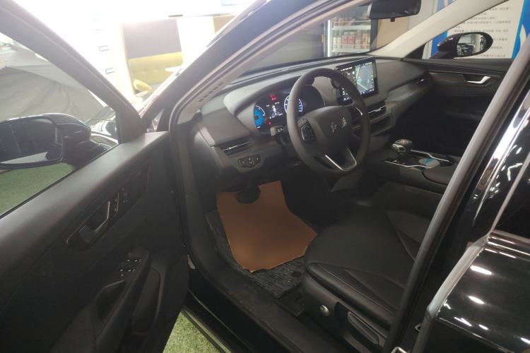 Used Hongqi E-QM5 2022 431 km Charge & Enjoy Edition