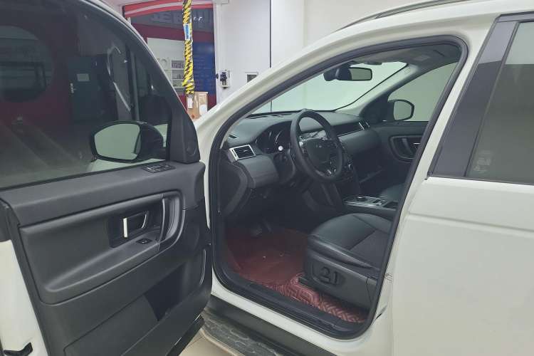 Used Land Rover Discovery Sport 2019 240 PS PURE Edition China VI Standard
