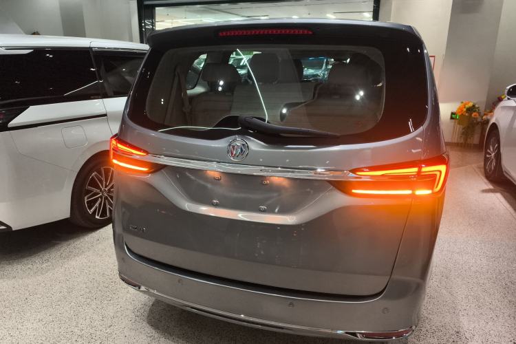 Used Buick GL8 2023 Land Executive Class Comfort Model
