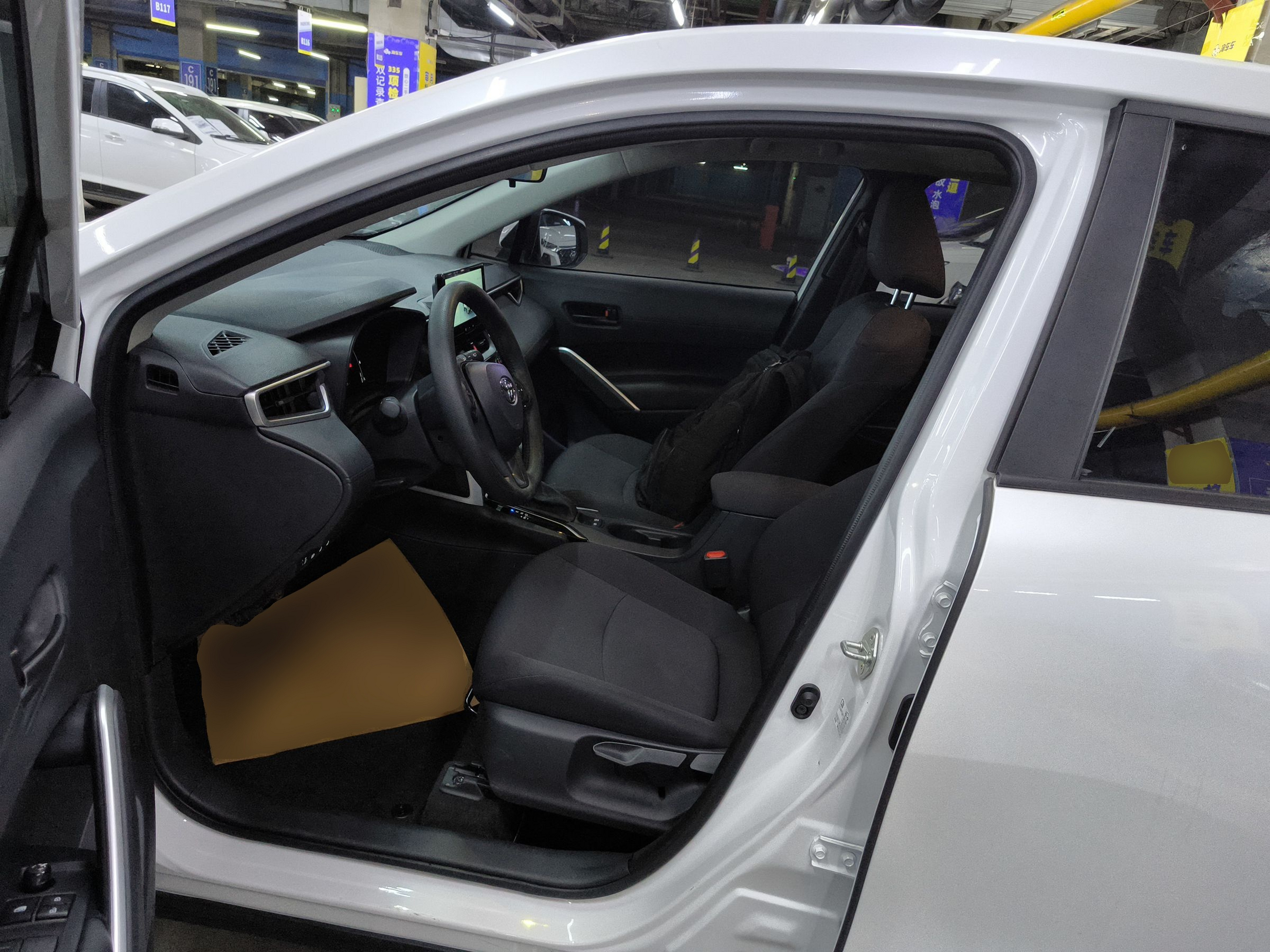 Переднее сиденье в автомобиле