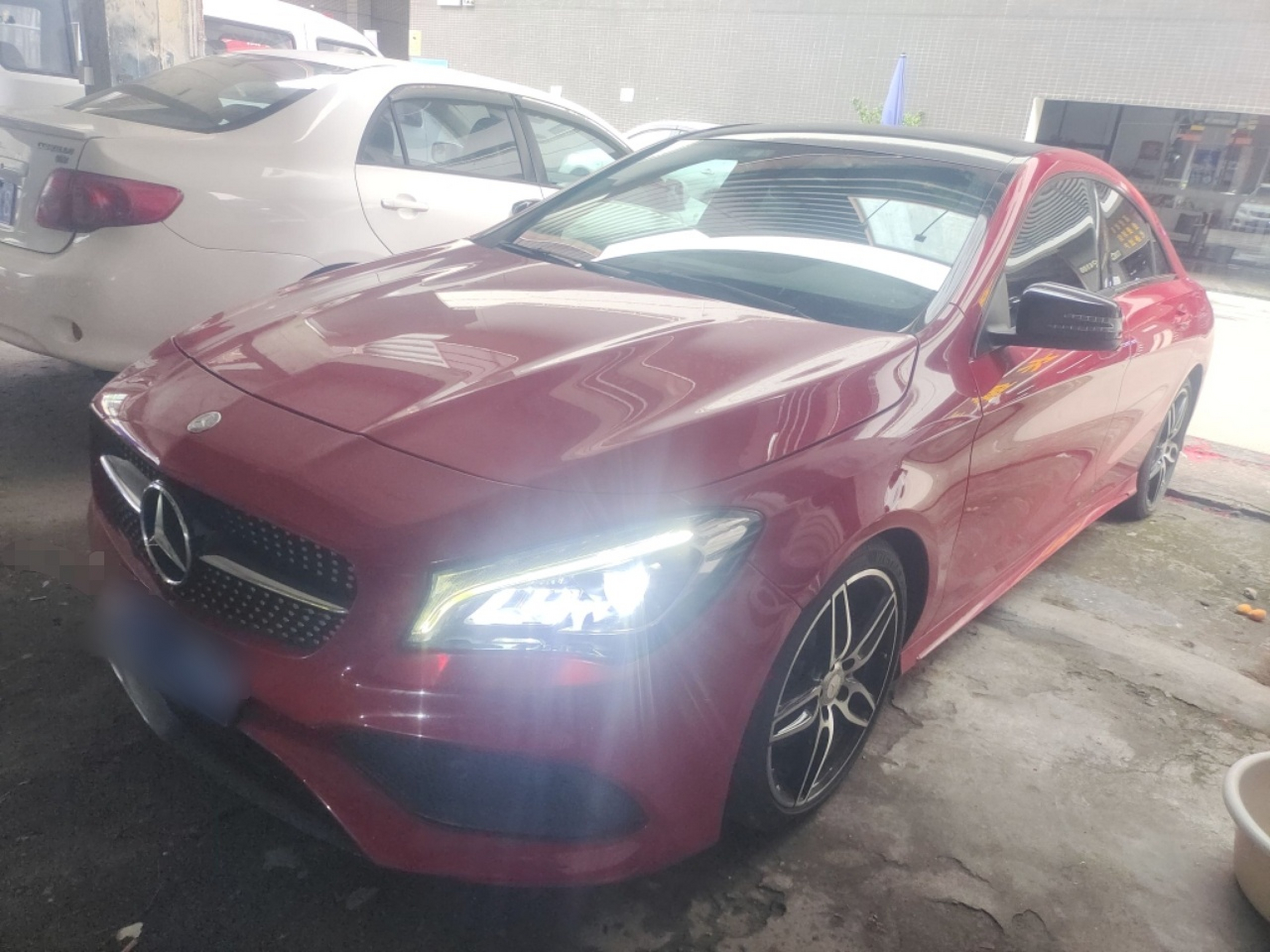 Под передней частью автомобиля