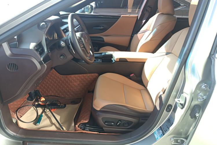 Used Lexus ES 2020 300h Premier Edition