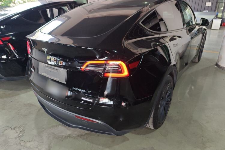 Used Tesla Model Y 2023 Rear-Wheel-Drive Version
