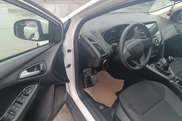 Used Ford Focus 2015 Hatchback 1.6L Manual Comfort Edition
