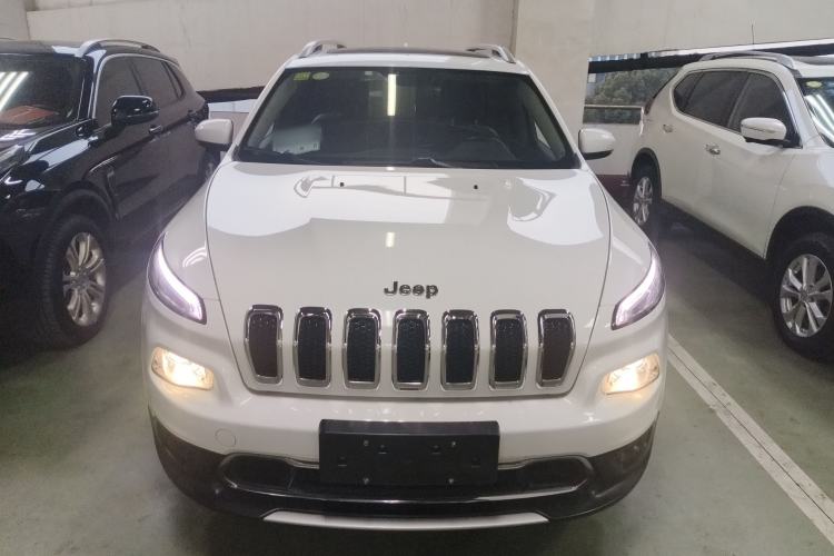 Used  Cherokee 2017 2.0L Superior Edition