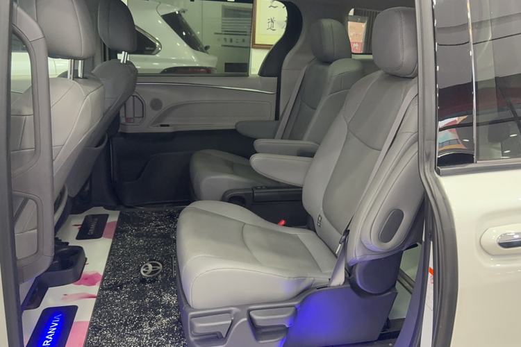 Used Toyota Granvia 2023 2.5L Hybrid Prestige PLUS Edition
