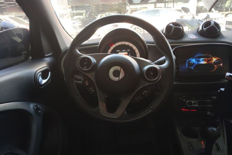 Used  forfour 2016 1.0L 52 kW Passion Edition
