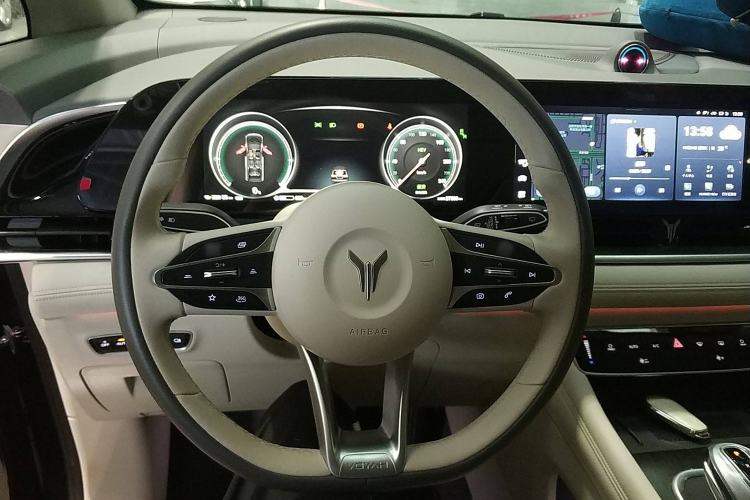 Used VOYAH Dream 2024 PHEV Extended-Range Premium Edition
