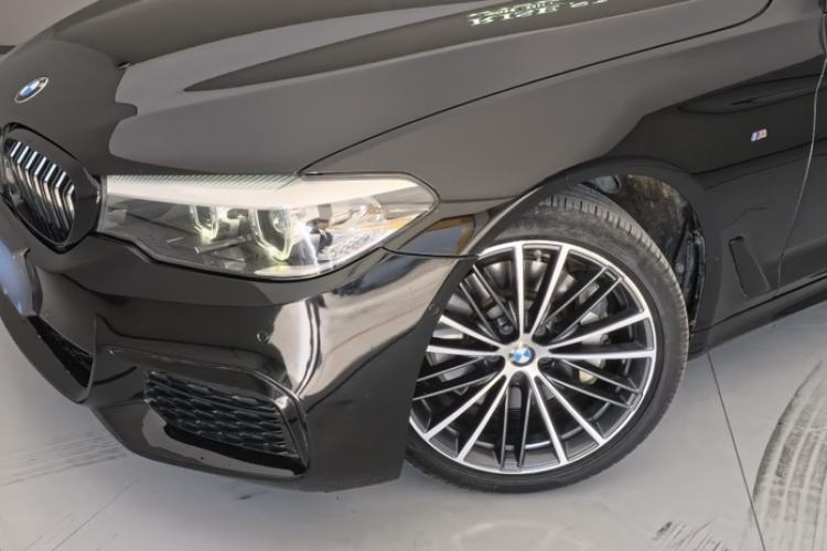 Used BMW 5 Series 2019 Facelifted 530Li Leading Edition M Sport Package