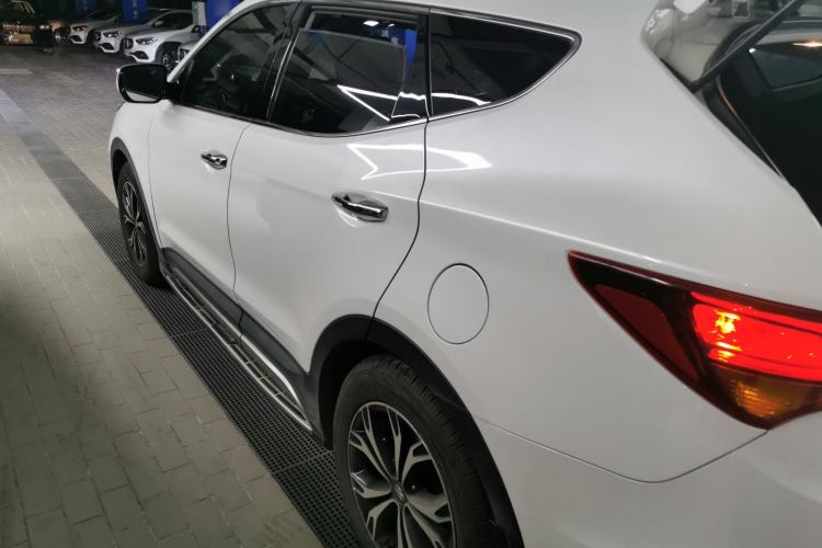 Used Hyundai Santa Fe 2017 2.0T Automatic Two-Wheel Drive Smart Version 7 Seats
