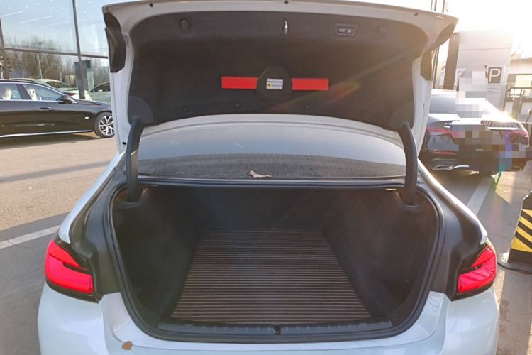 Used BMW 5 Series 2022 Second Facelift 530Li Luxury Edition Premium Package
