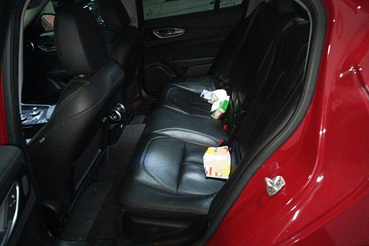 Used Alfa Romeo Giulia 2017 2.0T 200HP Luxury Edition
