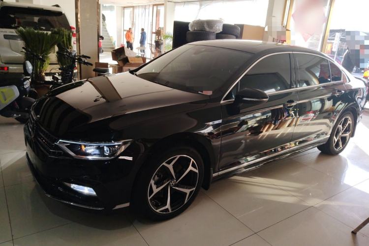 Used Volkswagen Magotan 2024 2 Million Units Zhongxiang Version 330TSI DSG Luxury Edition
