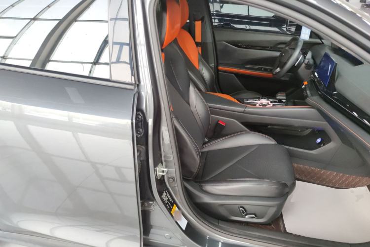 Used Changan UNI-V 2022 1.5T Prestige Version