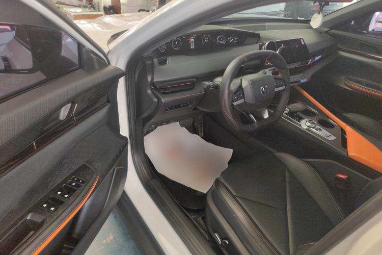 Used Changan UNI-V 2023 1.5T Prestige Model
