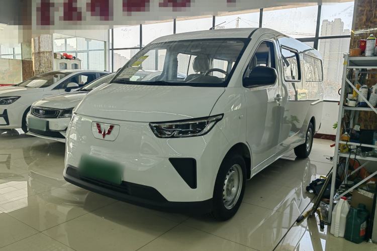 Used Wuling Yangguang 2024 300KM Comfort Version Passenger Van 75kW
