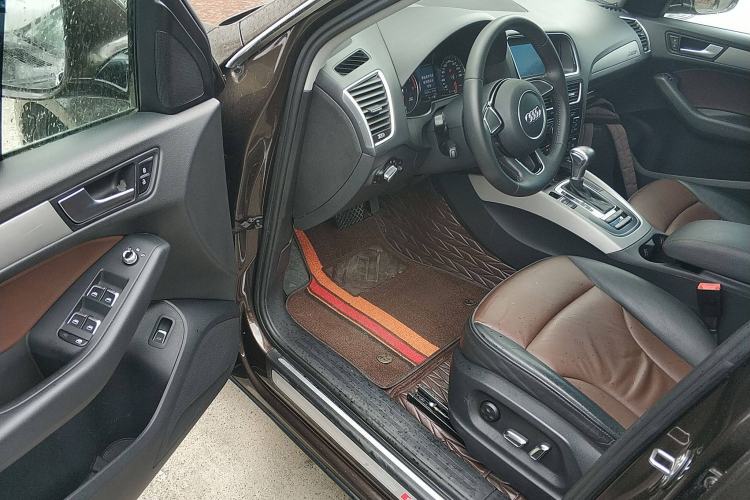 Used Audi Q5 2017 Plus 40 TFSI Ambition Model
