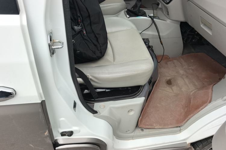 Used Jinbei New Hiace X30L 2021 1.5L Business Central Air-Conditioned Coach China VI Standard SWC15M